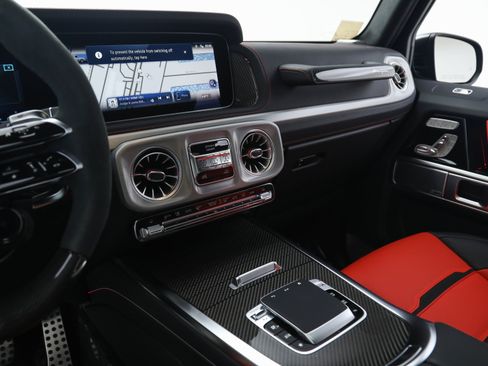 Used 2025 Mercedes-Benz G 63 AMG 4MATIC image 33
