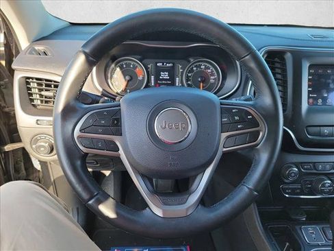 Used 2019 Jeep Cherokee Latitude Plus w/ Comfort/Convenience Group image 19