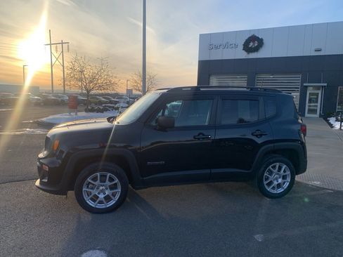 Used 2022 Jeep Renegade Latitude image 3