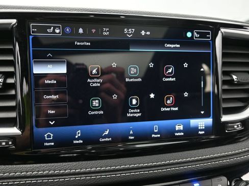 Used 2025 Chrysler Pacifica Limited FWD image 38