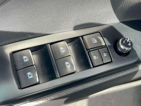 Used 2019 Toyota Camry XLE w/ Carpet Mat Package FWD image 23
