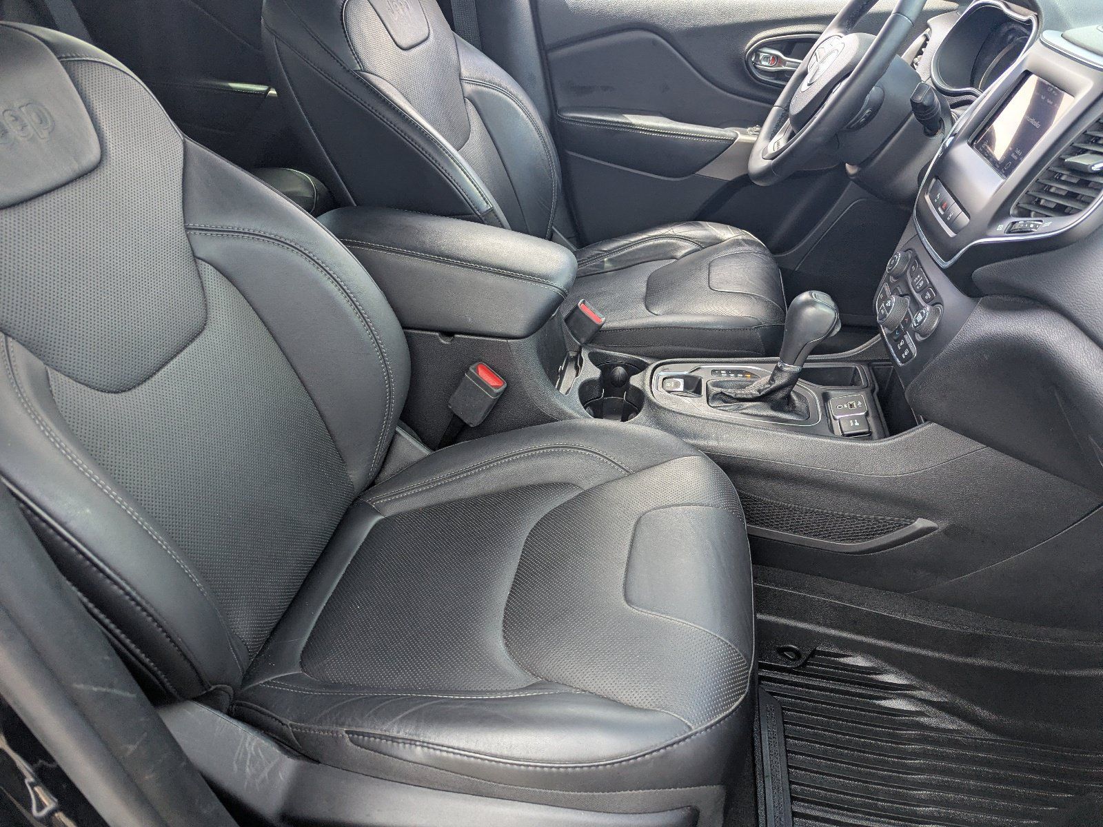 Used 2020 Jeep Cherokee Latitude Lux w/ Comfort/Convenience Group FWD image 11