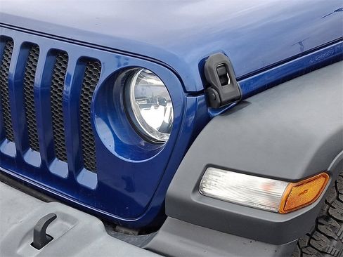 Used 2018 Jeep Wrangler Sport image 9