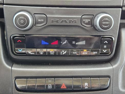 Used 2025 RAM ProMaster 2500 w/ Convenience Group FWD image 19