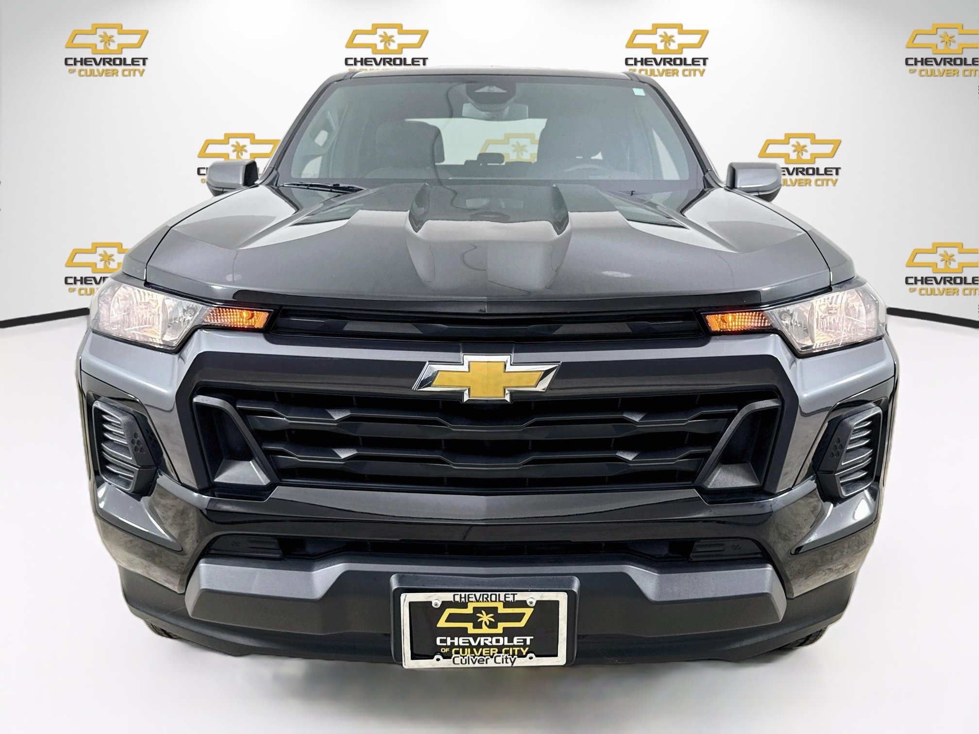 Used 2023 Chevrolet Colorado LT RWD image 2