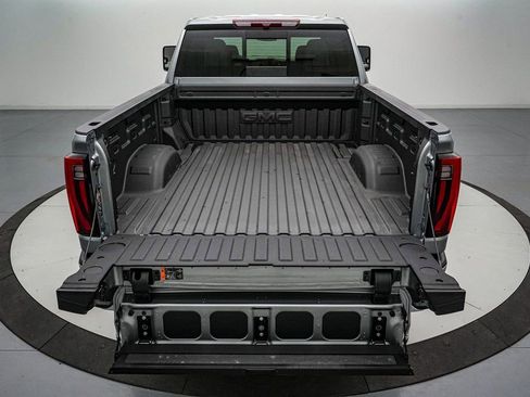 Used 2025 GMC Sierra 2500 SLT w/ SLT Premium Package image 6