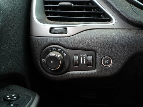 Used 2019 Jeep Cherokee Latitude Plus w/ Comfort/Convenience Group FWD image 29
