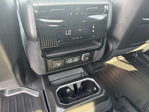 Used 2026 Jeep Grand Wagoneer Limited AWD/4WD image 36