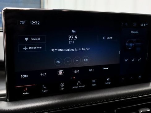 Used 2022 Lincoln Nautilus FWD w/ Premium Package image 3