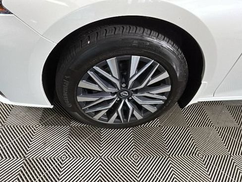 Used 2023 Nissan Altima 2.5 SV AWD/4WD image 9
