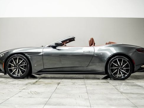 Used 2019 Aston Martin DB11 Volante image 11
