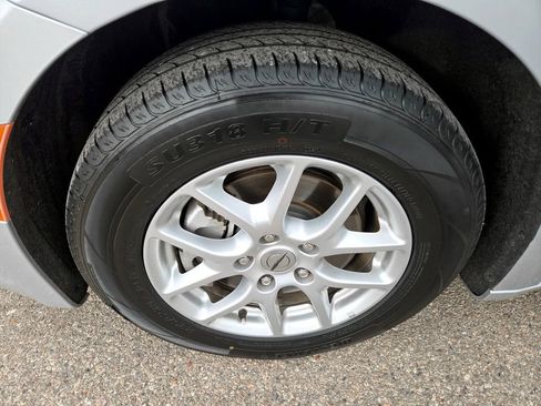 Used 2023 Chrysler Voyager LX image 36