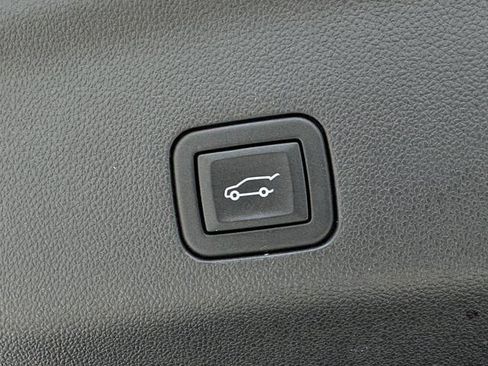 Used 2024 Chevrolet Suburban LT RWD image 36