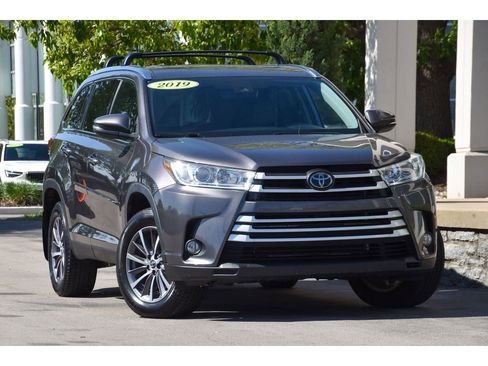 Used 2019 Toyota Highlander XLE AWD/4WD image 1