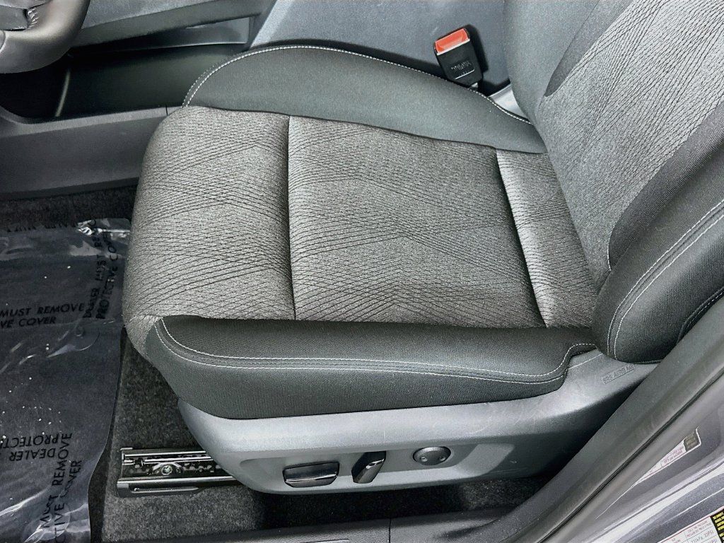 Certified 2026 Nissan Rogue SV AWD/4WD image 27