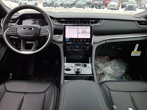 New 2025 Jeep Grand Cherokee Limited w/ Black Appearance Package AWD/4WD image 11