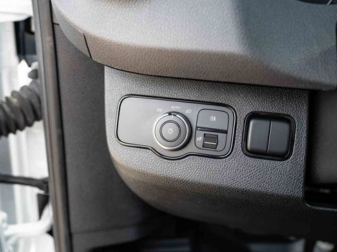 Used 2025 Mercedes-Benz Sprinter 2500 image 12