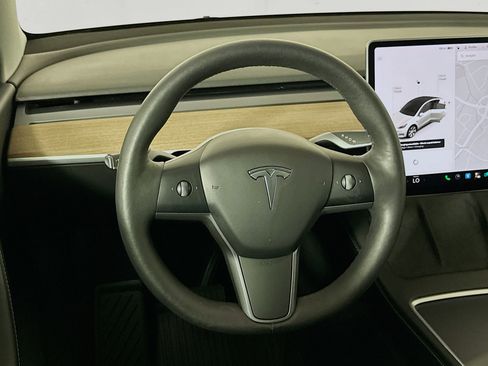 Used 2021 Tesla Model Y Long Range AWD/4WD image 17