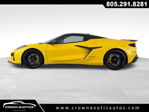 Used 2025 Chevrolet Corvette Z06 RWD image 4
