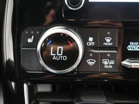 Used 2023 Toyota Highlander L AWD/4WD image 23