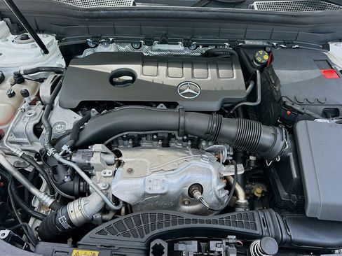 Used 2022 Mercedes-Benz GLB 250 4MATIC image 36