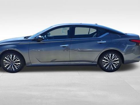 Used 2025 Nissan Altima 2.5 SV image 5