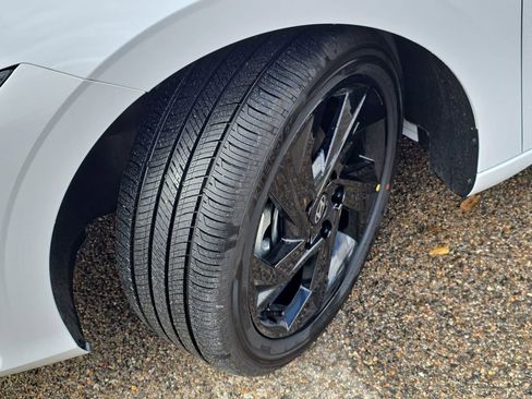 New 2026 Hyundai Elantra Sport FWD image 30