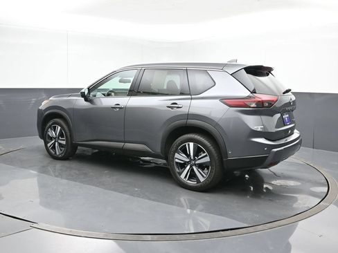 Used 2024 Nissan Rogue SL AWD/4WD image 4