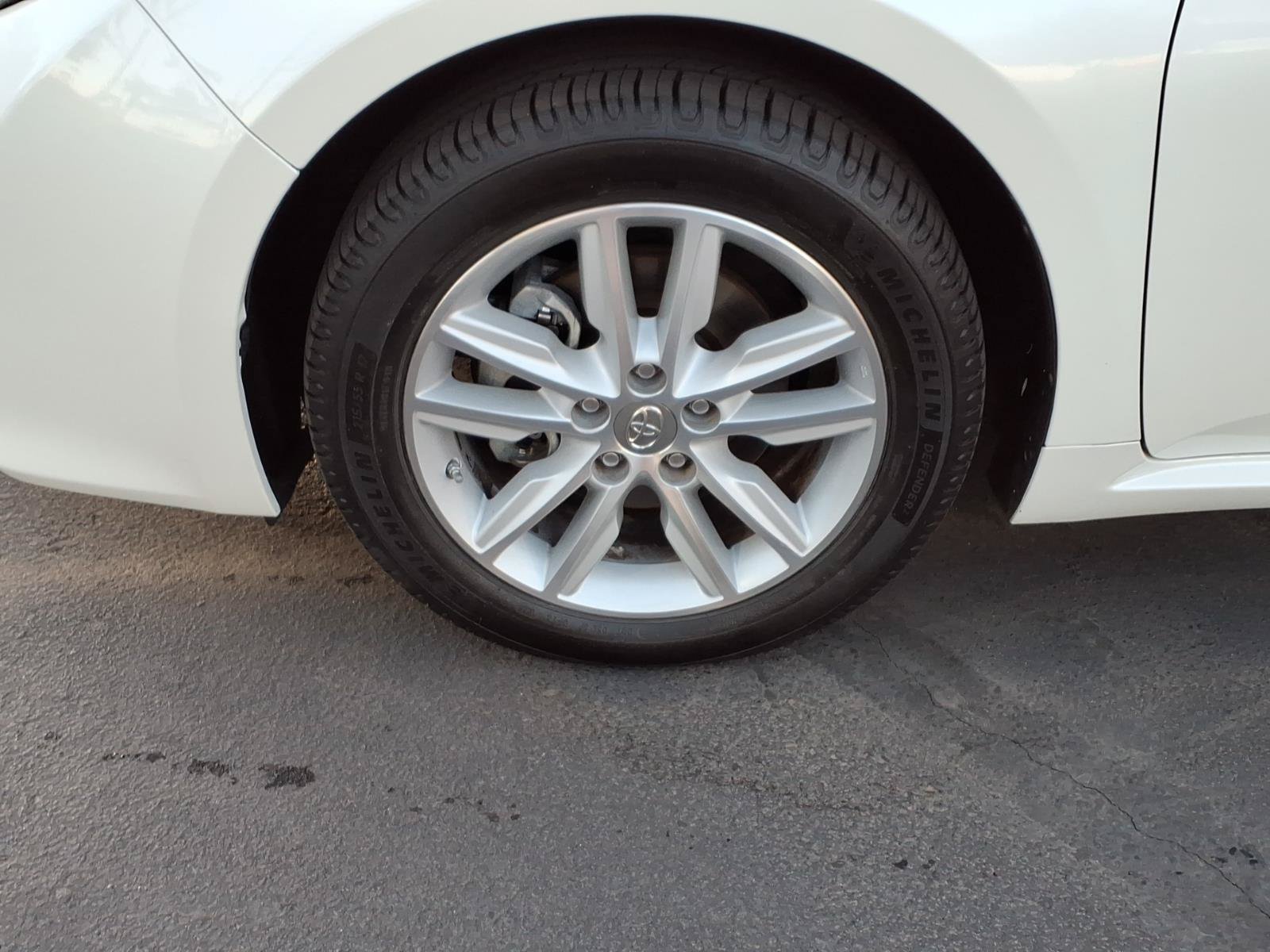 Used 2013 Toyota Avalon XLE FWD image 9