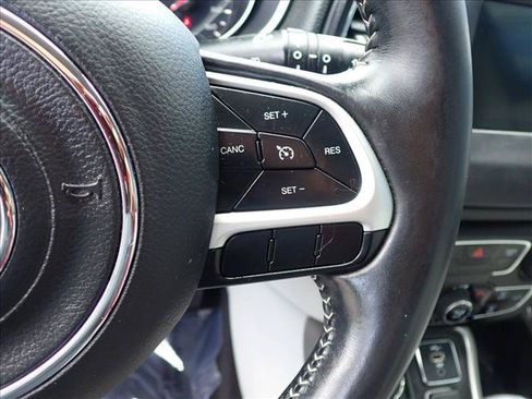 Used 2019 Jeep Compass Latitude AWD/4WD image 14