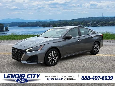 Used 2024 Nissan Altima 2.5 SV FWD image 7