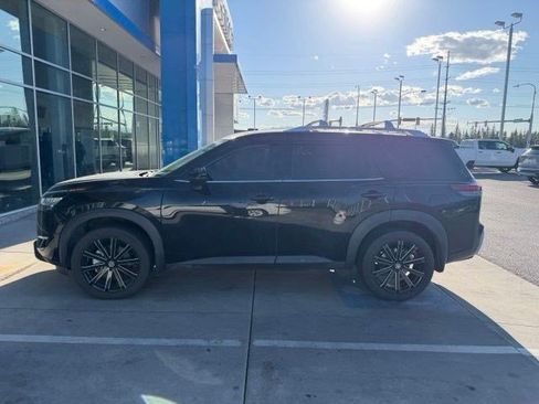 Used 2023 Nissan Pathfinder SL w/ Black Appearance Package AWD/4WD image 3