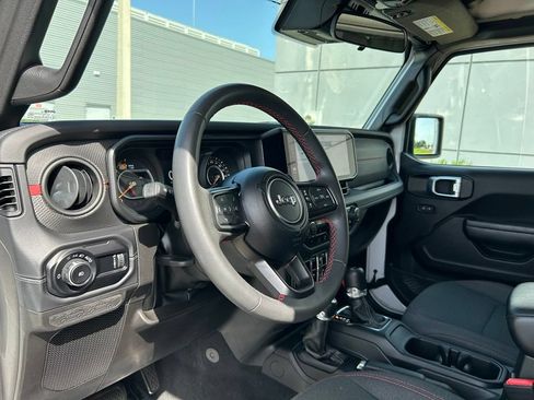Used 2024 Jeep Wrangler Unlimited Rubicon AWD/4WD image 16
