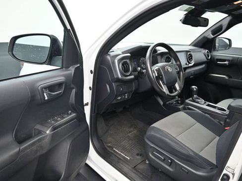 Used 2020 Toyota Tacoma TRD Sport w/ Technology Package RWD image 10