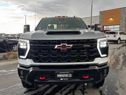 Used 2024 Chevrolet Silverado 2500 ZR2 image 2