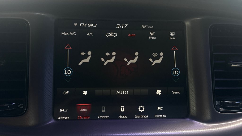 Used 2022 Dodge Charger R/T w/ Driver Convenience Group RWD image 40