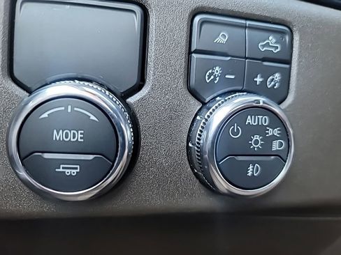 Certified 2025 GMC Sierra 1500 SLT image 15