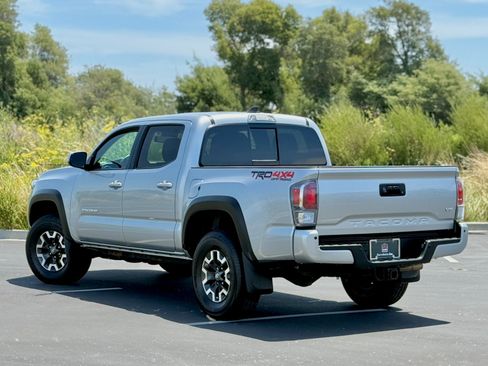 Used 2022 Toyota Tacoma TRD Off-Road w/ Technology Package AWD/4WD image 11