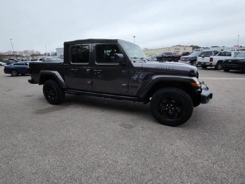 Used 2024 Jeep Gladiator Willys image 7