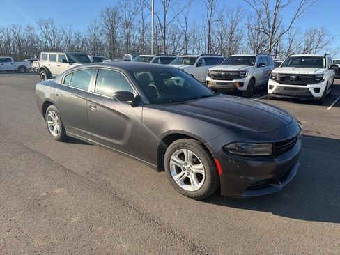 Used 2019 Dodge Charger SXT w/ Leather Interior Group image 4