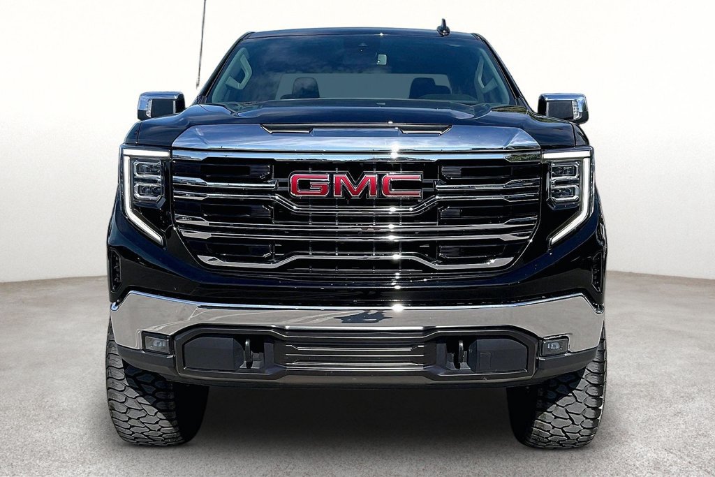 Used 2025 GMC Sierra 1500 SLT AWD/4WD image 4