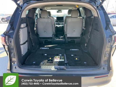Used 2025 Toyota Sienna XLE image 27