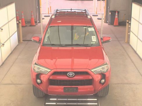 Used 2018 Toyota 4Runner SR5 Premium AWD/4WD image 2