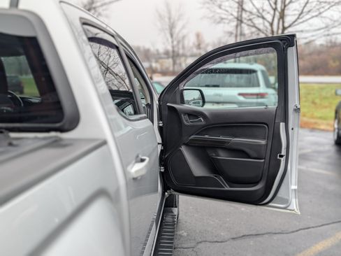 Used 2018 GMC Canyon SLE w/ SLE Convenience Package image 41