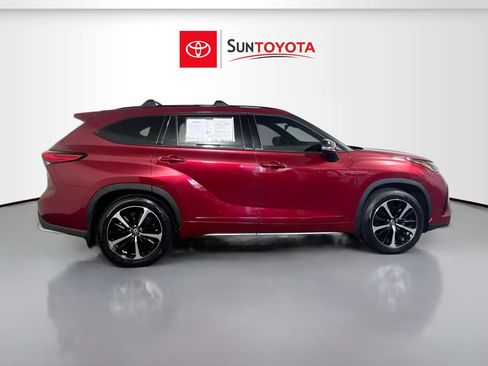 Used 2022 Toyota Highlander XSE image 2