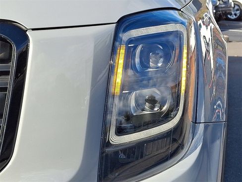 Used 2022 Kia Telluride SX w/ SX Prestige Package image 10