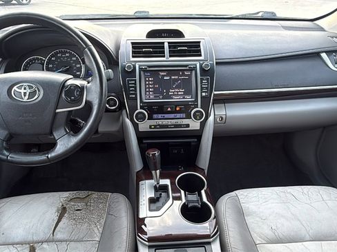 Used 2014 Toyota Camry L image 15