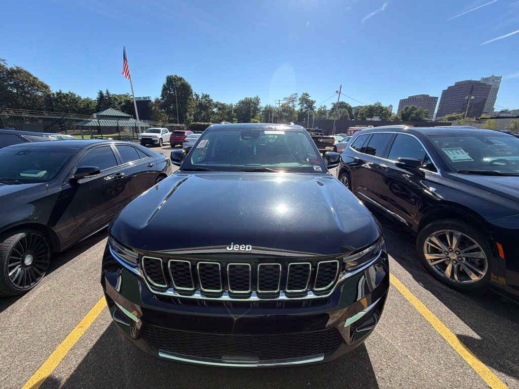 Used 2023 Jeep Grand Cherokee 4WD 4xe image 2
