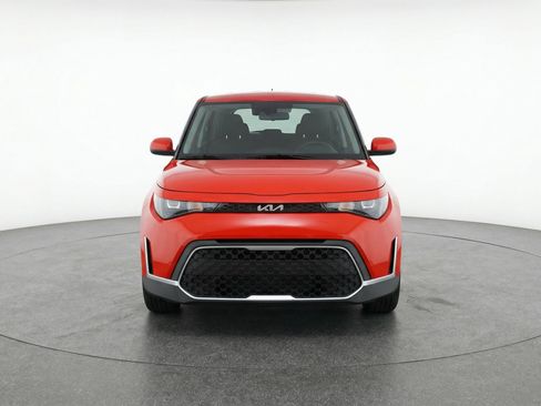 Used 2025 Kia Soul LX w/ LX Technology Package FWD image 2
