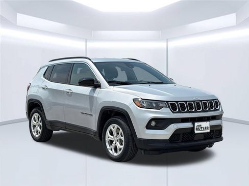 Used 2024 Jeep Compass Latitude AWD/4WD image 10